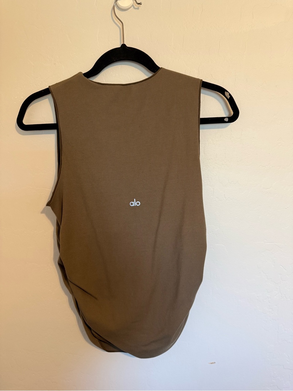 ALO Yoga Olive Tree Ribbed En Pointe Tank - Picture 3 of 3